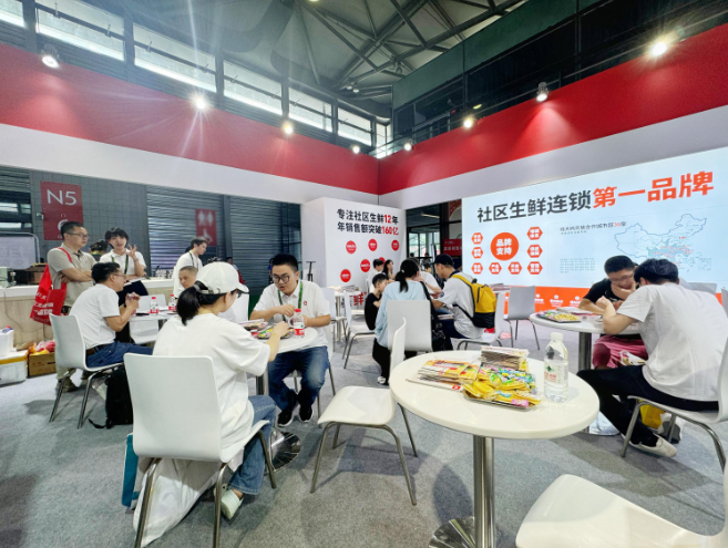 金沙威尼斯见证2024加盟盛况社区生鲜连锁知名品牌钱大妈亮相第63届中国特许加盟(图5)